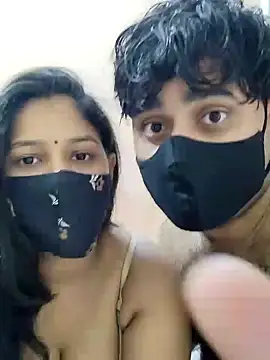 Snapshot of IND_COUPLE1 chatting on 12.28.24 IND COUPLE1 online show from 12.28.24