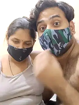 Snapshot of IND_COUPLE1 chatting on 01.09.25 IND COUPLE1 online show from 01.09.25