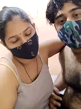 Snapshot of IND_COUPLE1 chatting on 01.10.25 IND COUPLE1 online show from 01.10.25