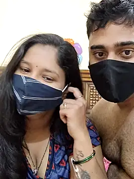 Snapshot of IND_COUPLE1 chatting on 02.13.25 IND COUPLE1 online show from 02.13.25