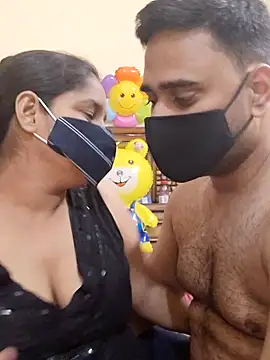 Snapshot of IND_COUPLE1 chatting on 02.24.25 IND COUPLE1 online show from 02.24.25