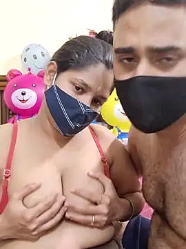 Snapshot of IND_COUPLE1 chatting on 02.26.25 IND COUPLE1 online show from 02.26.25