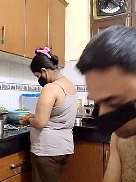 Snapshot of IND_COUPLE1 chatting on 02.28.25 IND COUPLE1 online show from 02.28.25