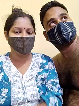 Snapshot of IND_COUPLE1 chatting on 10.13.25 IND COUPLE1 online show from 10.13.25