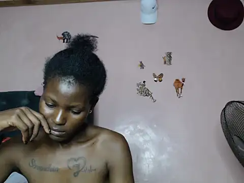 Snapshot of TrishaKalid chatting on 02.12.25 TrishaKalid online show from 02.12.25