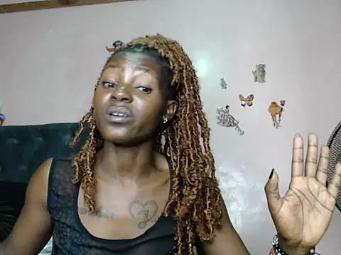 Snapshot of TrishaKalid chatting on 02.15.25 TrishaKalid online show from 02.15.25