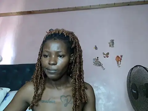 Snapshot of TrishaKalid chatting on 03.08.25 TrishaKalid online show from 03.08.25