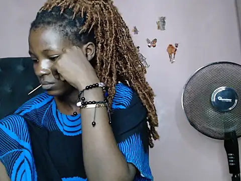 Snapshot of TrishaKalid chatting on 03.12.25 TrishaKalid online show from 03.12.25