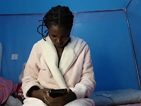 Snapshot of TrishaKalid chatting on 10.12.25 TrishaKalid online show from 10.12.25