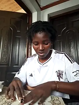 Snapshot of TrishaKalid chatting on 10.21.25 TrishaKalid online show from 10.21.25