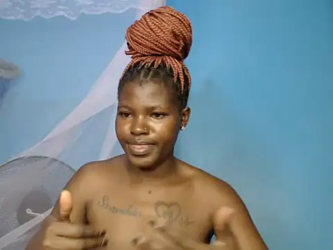 Snapshot of TrishaKalid chatting on 12.04.25 TrishaKalid online show from 12.04.25