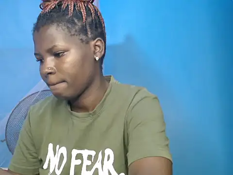 Snapshot of TrishaKalid chatting on 12.16.25 TrishaKalid online show from 12.16.25