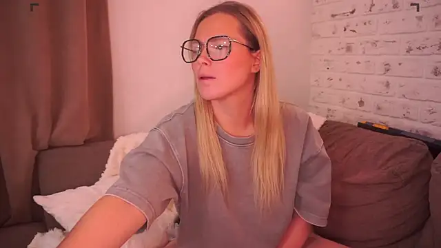 Charming Daphny online show from 03.18.25