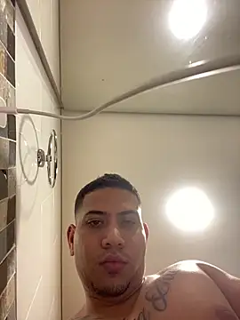 Snapshot of Juanes432 chatting on 02.15.26 Juanes432 online show from 02.15.26