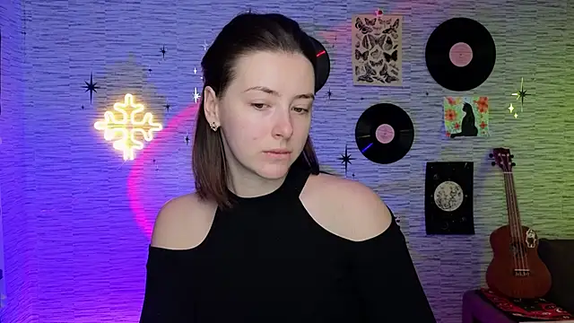 Snapshot of GloriaElmer chatting on 12.10.24 GloriaElmer online show from 12.10.24