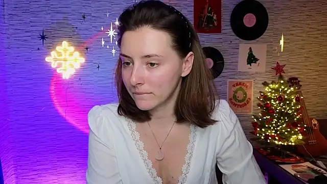 Snapshot of GloriaElmer chatting on 01.06.25 GloriaElmer online show from 01.06.25