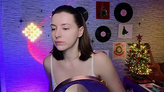 Snapshot of GloriaElmer chatting on 01.21.25 GloriaElmer online show from 01.21.25