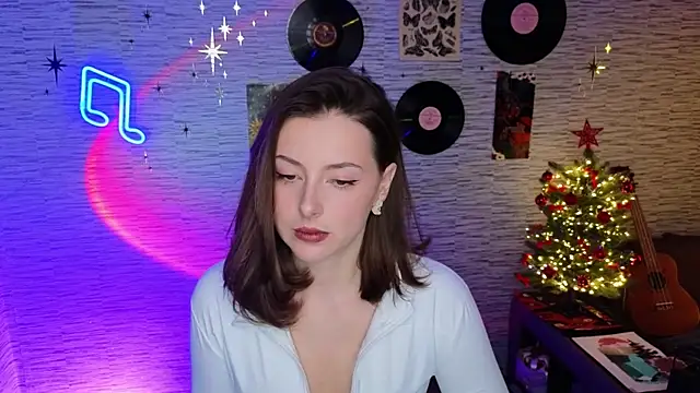 Snapshot of GloriaElmer chatting on 01.28.25 GloriaElmer online show from 01.28.25