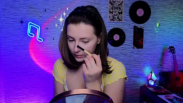 Snapshot of GloriaElmer chatting on 02.07.25 GloriaElmer online show from 02.07.25