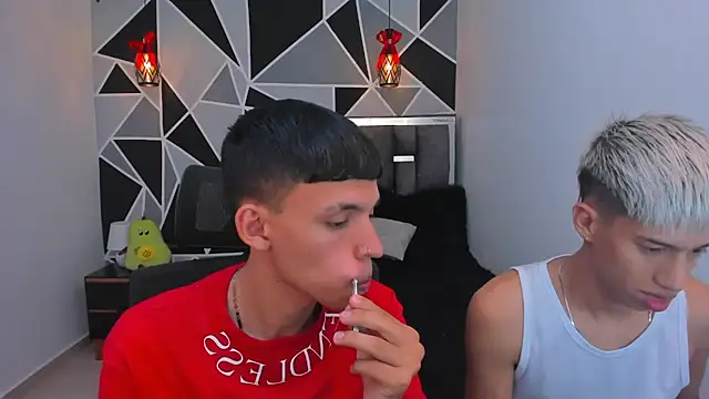 Snapshot of Juan_Nd_Steven chatting on 04.21.26 Juan Nd Steven online show from 04.21.26