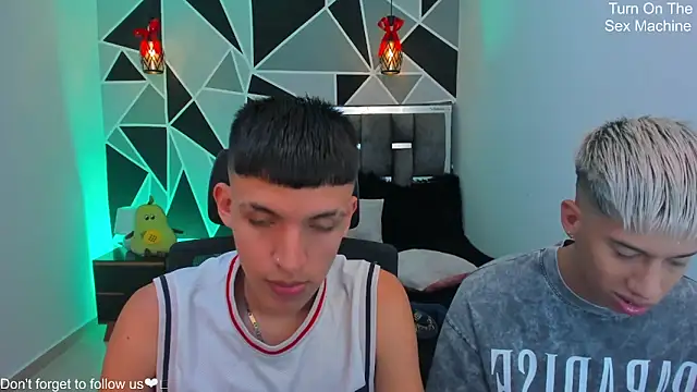 Snapshot of Juan_Nd_Steven chatting on 04.22.26 Juan Nd Steven online show from 04.22.26