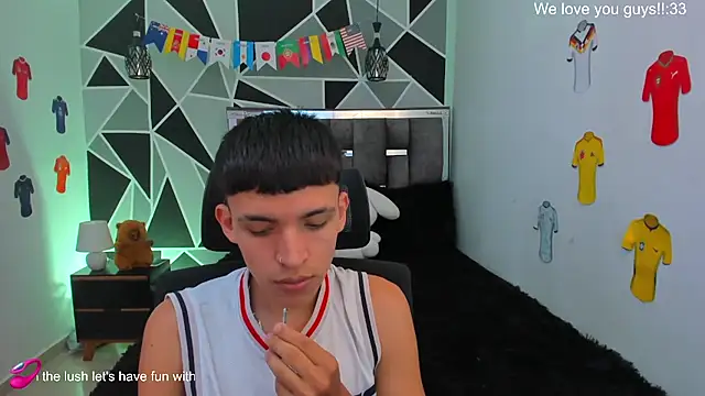 Snapshot of Juan_Nd_Steven chatting on 06.25.26 Juan Nd Steven online show from 06.25.26