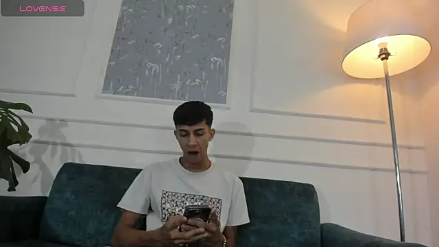 Lucian Davi online show from 02.20.25