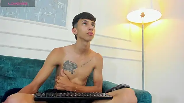 Lucian Davi online show from 02.21.25