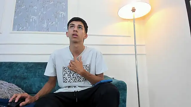 Lucian Davi online show from 10.22.25