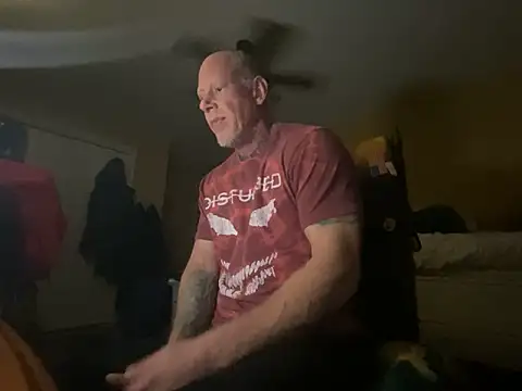 Snapshot of hunterbiggun007 chatting on 12.19.25 hunterbiggun007 online show from 12.19.25