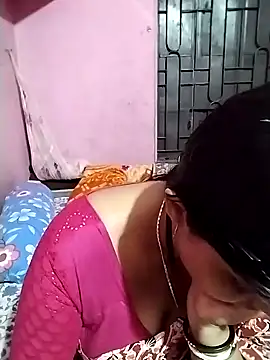 Snapshot of Hot_Pakhi chatting on 12.16.24 Hot Pakhi online show from 12.16.24