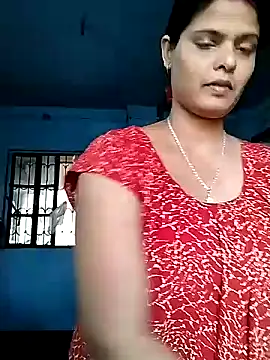 Snapshot of Hot_Pakhi chatting on 12.20.24 Hot Pakhi online show from 12.20.24