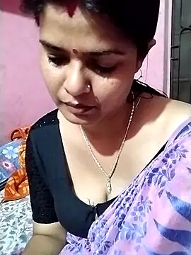 Snapshot of Hot_Pakhi chatting on 12.20.24 Hot Pakhi online show from 12.20.24