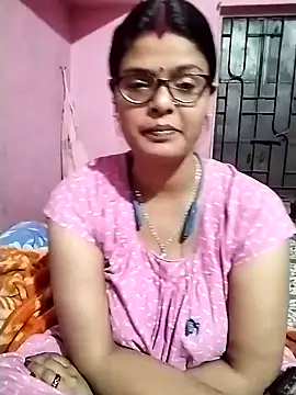 Snapshot of Hot_Pakhi chatting on 12.20.24 Hot Pakhi online show from 12.20.24