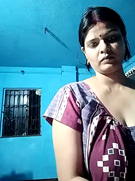 Snapshot of Hot_Pakhi chatting on 02.05.25 Hot Pakhi online show from 02.05.25