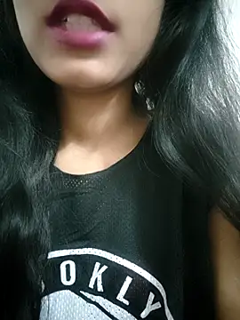 Snapshot of Hot_Goldengirl chatting on 03.10.25 Hot Goldengirl online show from 03.10.25