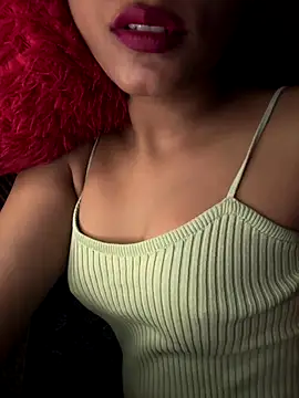 Snapshot of Hot_Goldengirl chatting on 10.02.25 Hot Goldengirl online show from 10.02.25