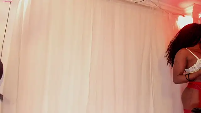 Snapshot of MiaKnox chatting on 06.17.26 MiaKnox online show from 06.17.26