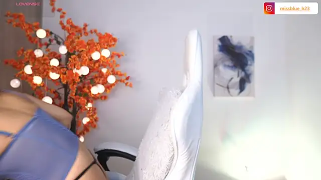 VictoriaHiill online show from 10.21.25