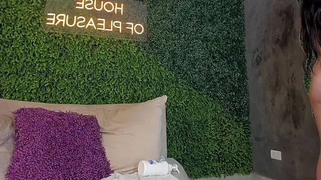 Snapshot of Mariapettit chatting on 02.24.25 Mariapettit online show from 02.24.25