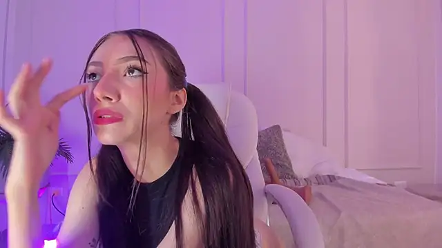 Snapshot of Mariapettit chatting on 03.11.25 Mariapettit online show from 03.11.25