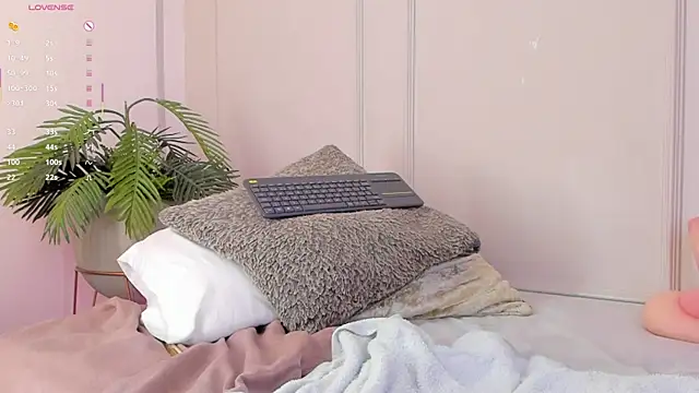 Snapshot of Mariapettit chatting on 01.05.26 Mariapettit online show from 01.05.26