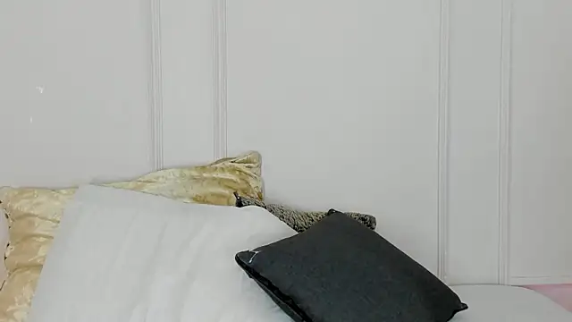 Snapshot of Mariapettit chatting on 02.18.26 Mariapettit online show from 02.18.26