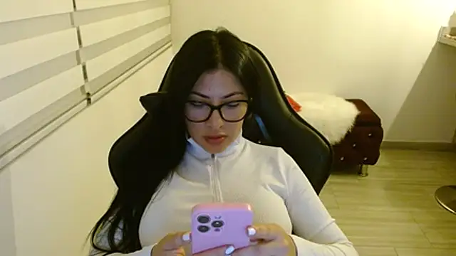 Snapshot of Charlotte_cute18 chatting on 05.05.26 Charlotte cute18 online show from 05.05.26