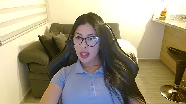 Snapshot of Charlotte_cute18 chatting on 06.21.26 Charlotte cute18 online show from 06.21.26