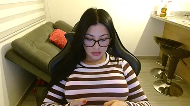 Snapshot of Charlotte_cute18 chatting on 07.18.26 Charlotte cute18 online show from 07.18.26