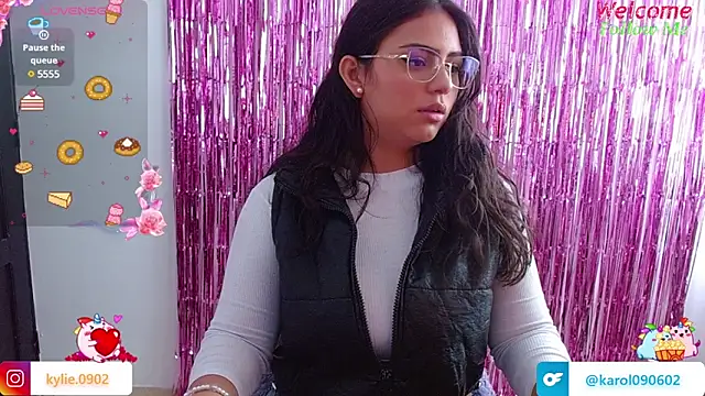 Snapshot of karol_9 chatting on 02.22.25 karol 9 online show from 02.22.25