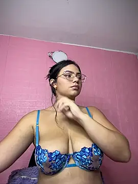 Snapshot of karol_9 chatting on 03.23.25 karol 9 online show from 03.23.25