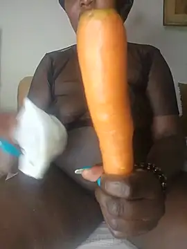 Snapshot of melaninebony1 chatting on 06.12.26 melaninebony1 online show from 06.12.26