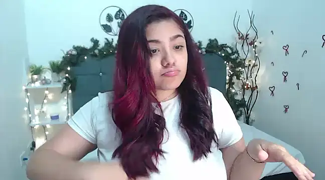 Snapshot of KathyGonzalez chatting on 12.22.24 KathyGonzalez online show from 12.22.24